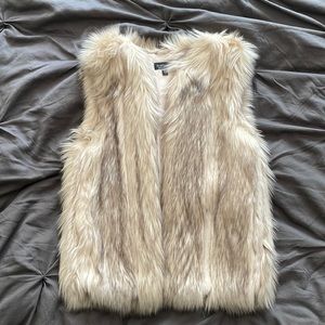 Topshop- US 4 faux fur vest